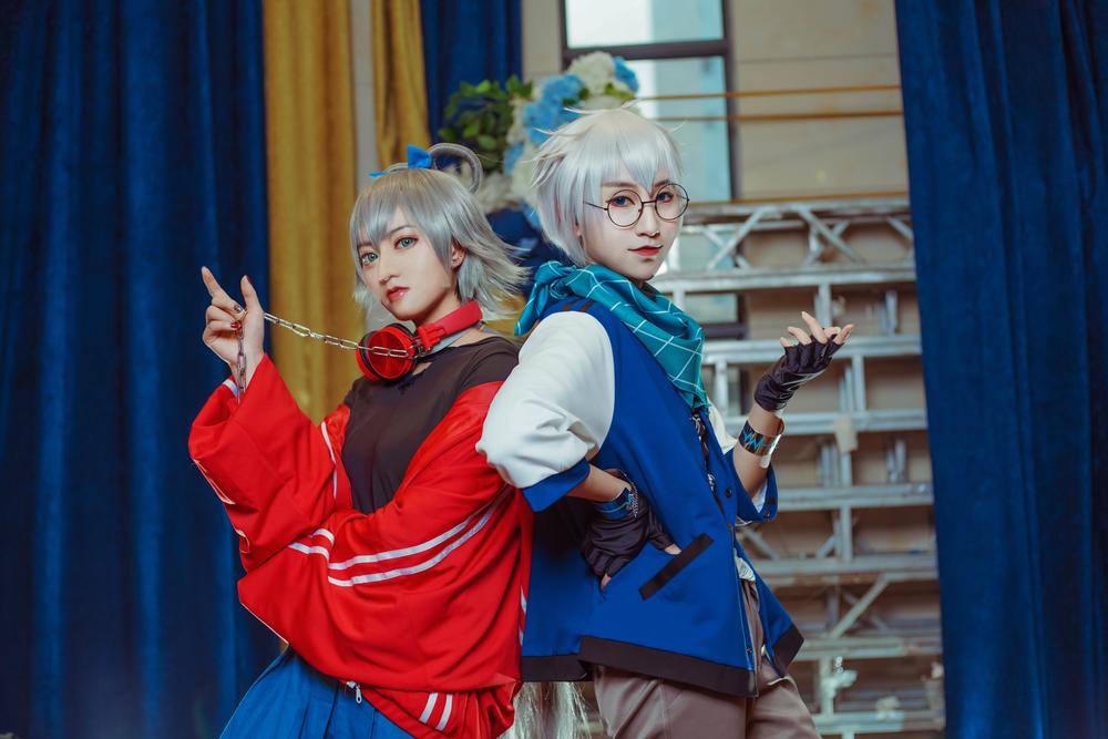 雪豹现身牧民家草场 民警长时间“护卫”至其离开:乐鱼体育app官网(图1) leyu官方